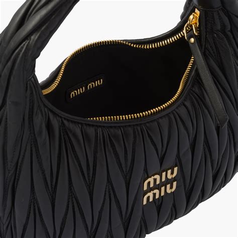 miu miu çanta 2015 fiyat|Miu Wander Matelassé Napa Deri Mini Hobo Çanta .